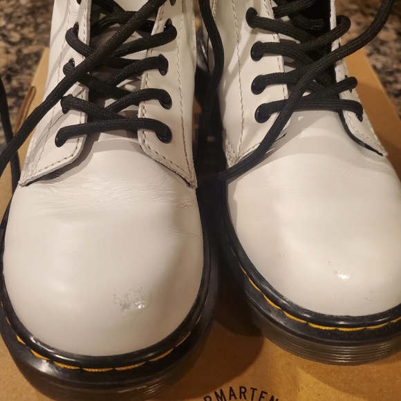 Little girls Dr. Martens white lace up boots - Picture 6 of 7
